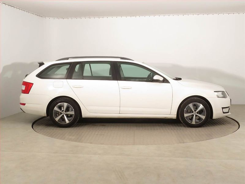 Škoda Octavia (2016) Ambition 1.6 TDI, Tempomat - fotka 6 z 15