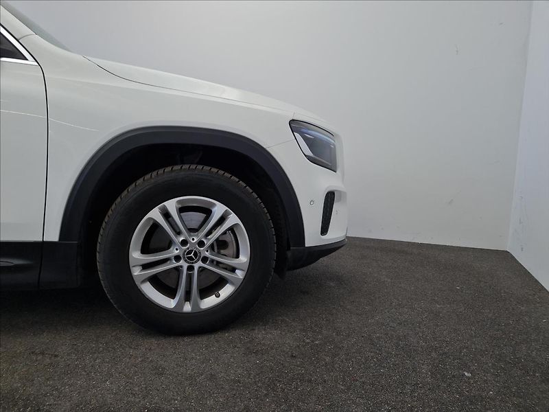 Mercedes-Benz GLB 220 4MATIC - fotka 22 z 22