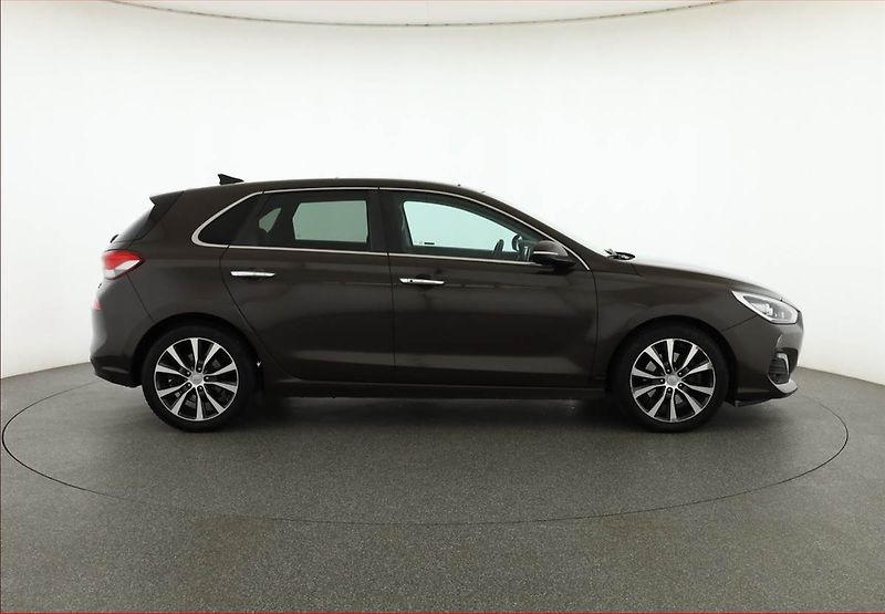 Hyundai i30 (2017) 1.6 CRDi, Serv.kniha, Kůže - fotka 6 z 20