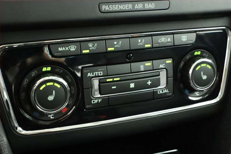Škoda Superb (2012) Laurin&Klement 3.6 FSI V6 - fotka 14 z 18