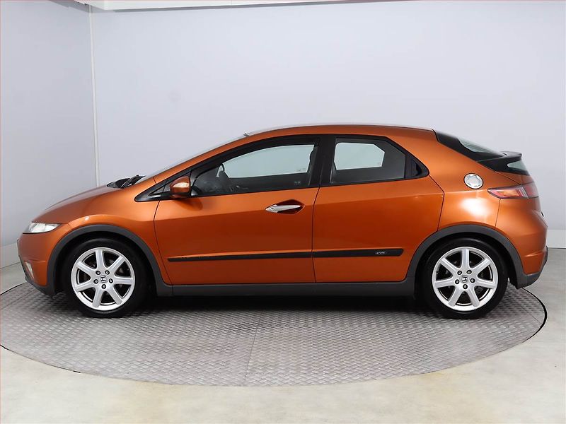 Honda Civic (2008) 1.8, po STK, rezervace - fotka 3 z 14