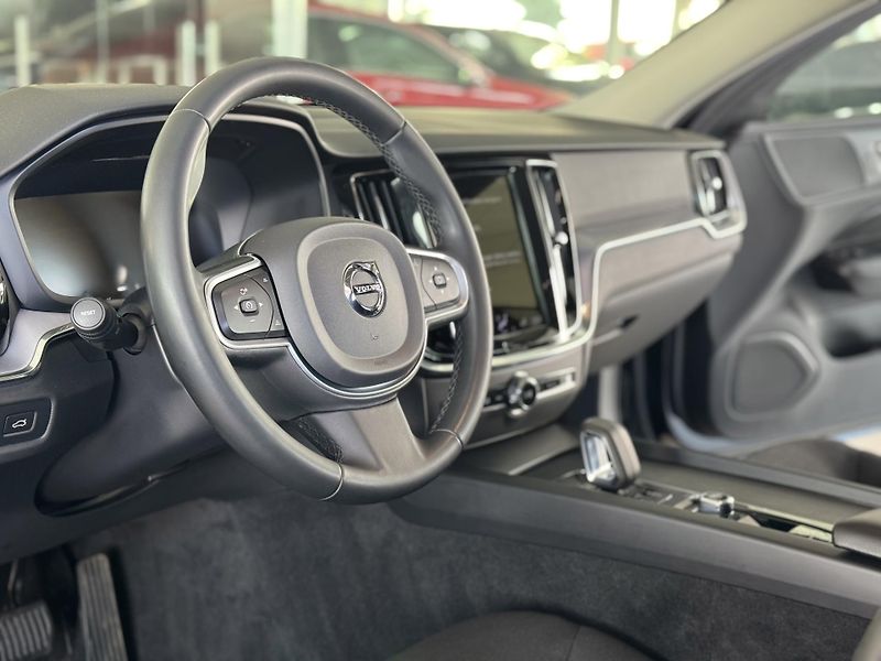 Volvo V60 B4 AUT*145kW*KeyLess*Tažné - fotka 12 z 31