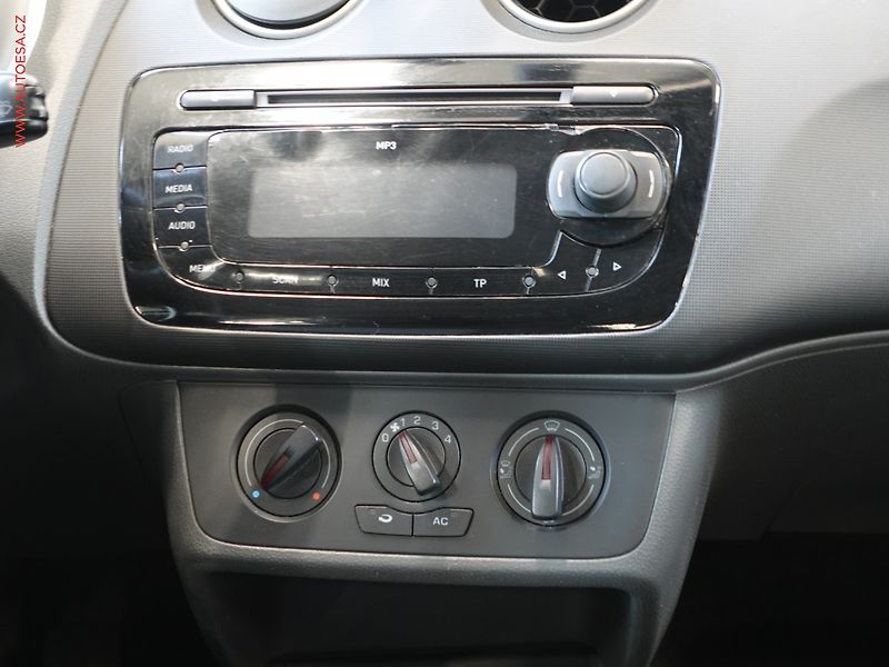 Seat Ibiza (2008) 1.4i, ČR, AC, temp - fotka 13 z 18