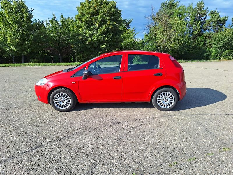 Fiat Grande Punto (2011) 1.2 i Klima - fotka 2 z 20