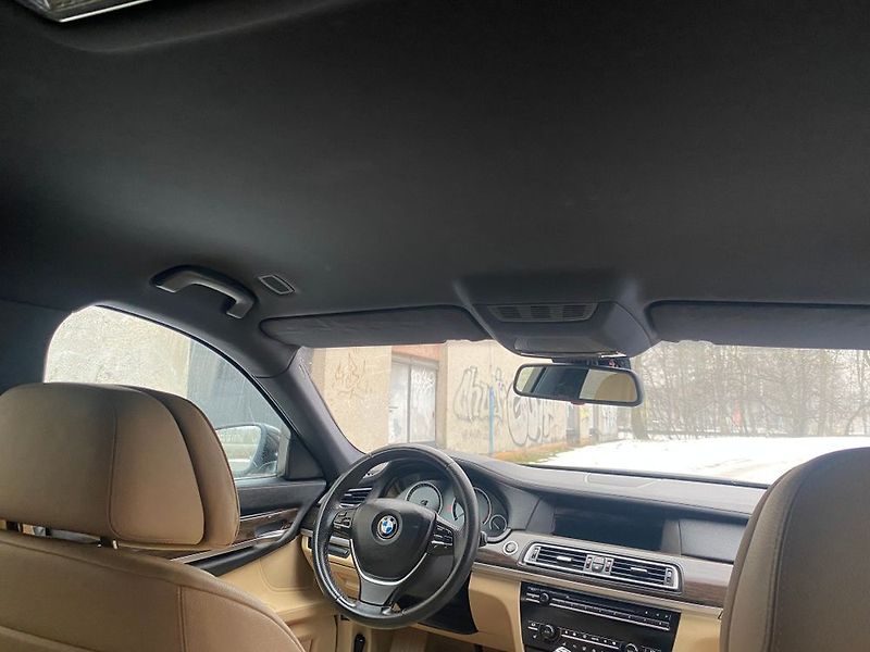 BMW Řada 7 (2009) - fotka 15 z 47