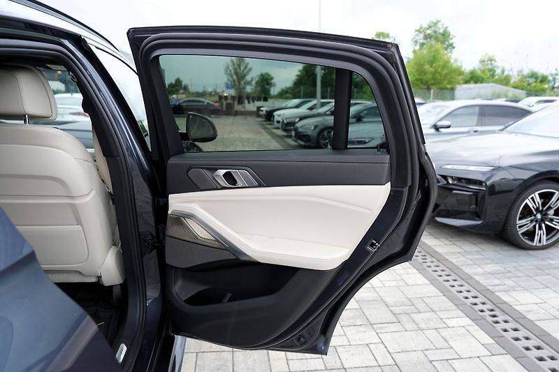 BMW X6 M50i xDrive Lasery, ČR, 530PS - fotka 22 z 48