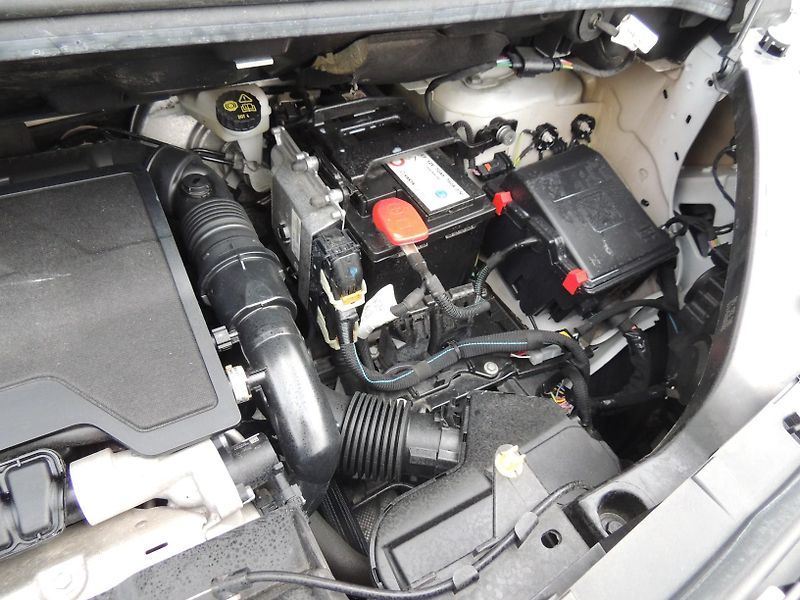 Citroën Berlingo (2019) 1.2Puretech,Live,81kw,ČR,1.maj - fotka 49 z 55