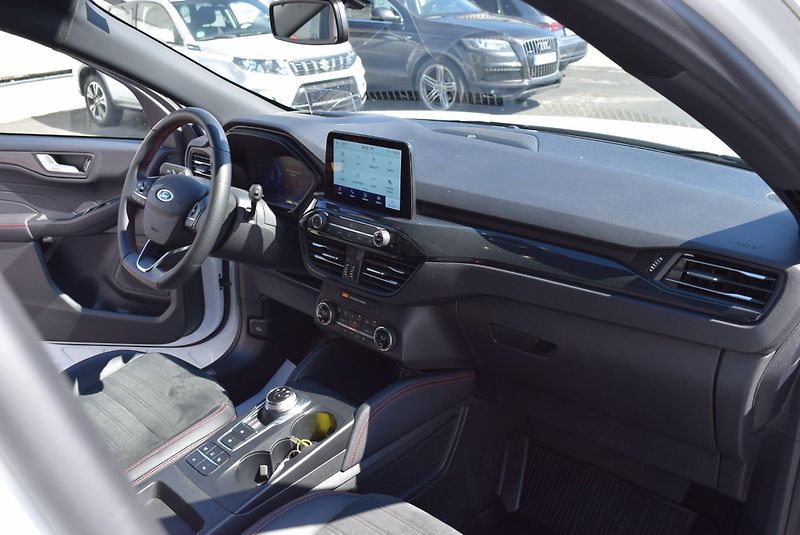 Ford Kuga (2022) 2.5 DURATEC PHEV 112kw e-CVT - fotka 45 z 50