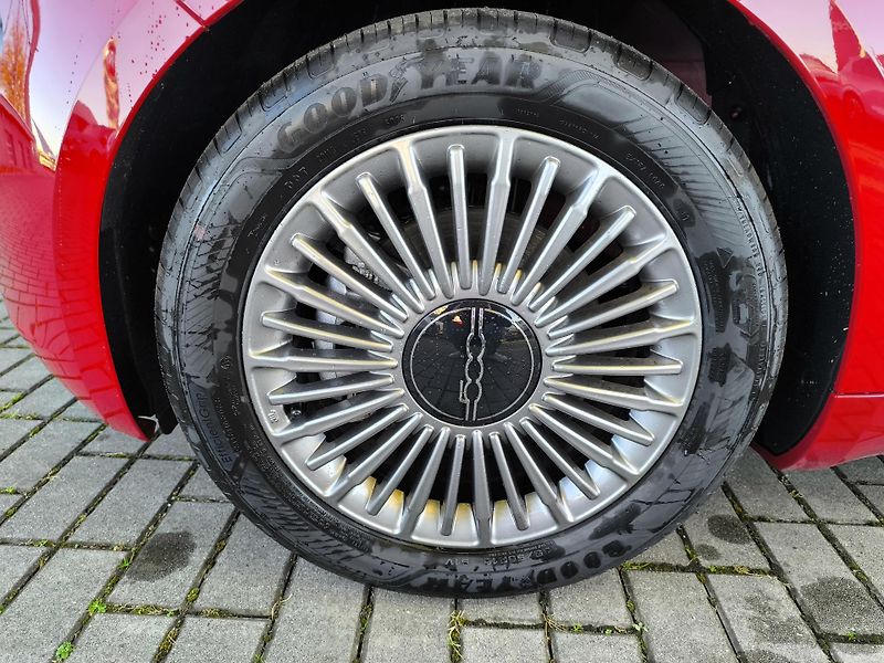 Fiat 500 (2026) Hybrid Icon 1.0 BSG 65k - fotka 26 z 35