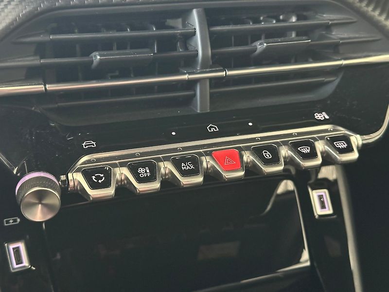 Peugeot 2008 1,2 PT Allure, 96kW, Automat - fotka 13 z 17