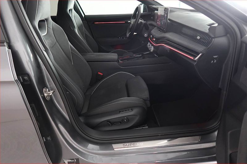 Škoda Superb (2025) 2.0 TDI - fotka 9 z 21