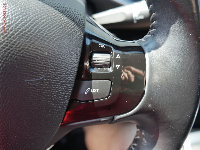 Peugeot 308 (2018) 1.2PT, 1.maj,ČR, Klima - fotka 13 z 23