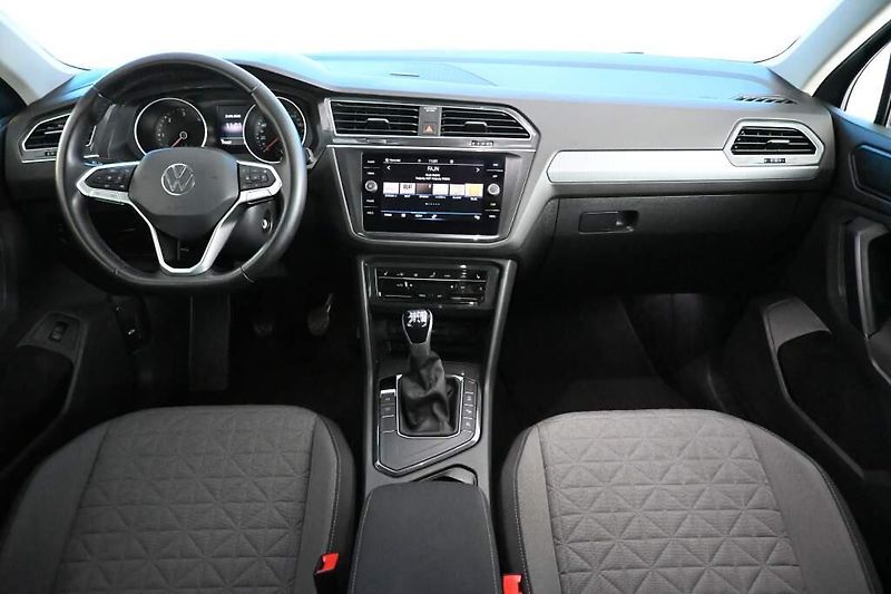 Volkswagen Tiguan (2023) 2.0 Matrix LED Tažné Kamera AC - fotka 12 z 38