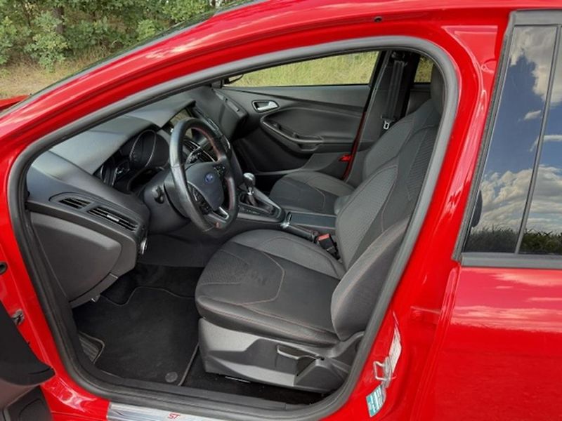 Ford Focus ST-line, 1.5 EcoBoost 110kW - fotka 12 z 31