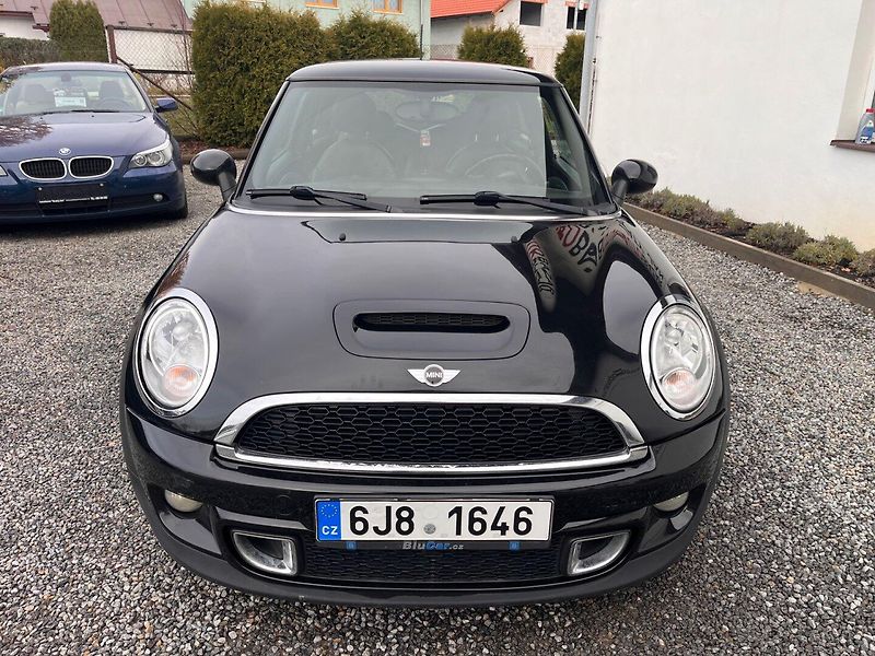 Mini Cooper S (2010) 1.6 i 135 Kw Sada kol - fotka 6 z 19