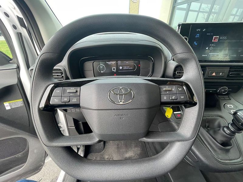 Toyota ProAce City Verso 1.5 L D manuál - fotka 18 z 29
