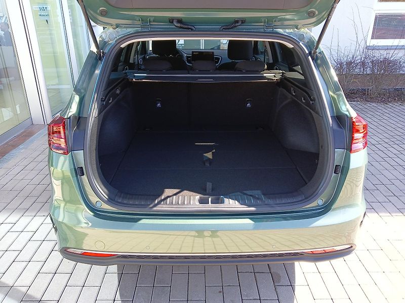 Kia Ceed SW (2026) 1,5 T-GDi 7DCT TOP  - fotka 7 z 7