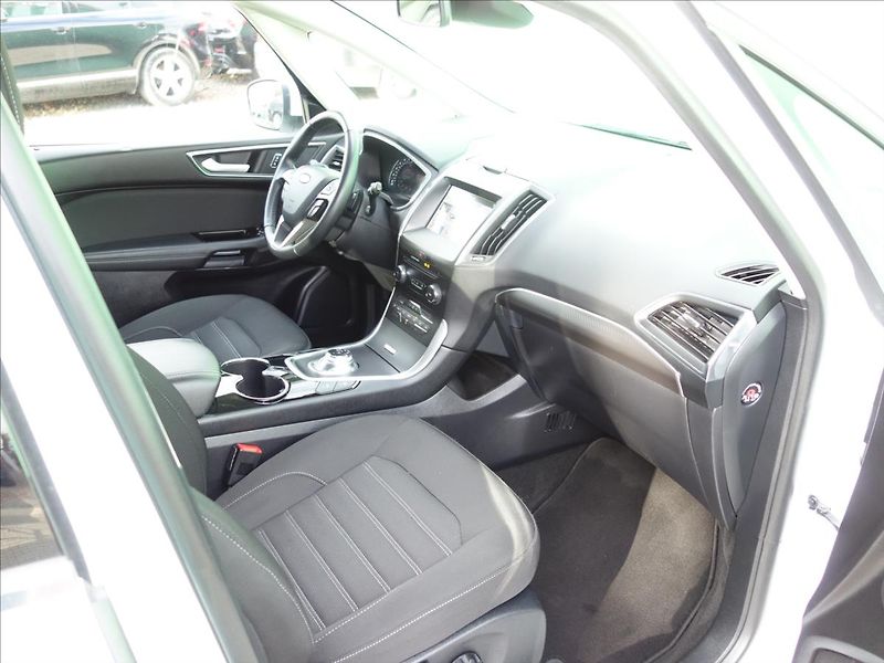 Ford Galaxy 2,0 140kW LED NAVI  TITANIUM - fotka 31 z 38