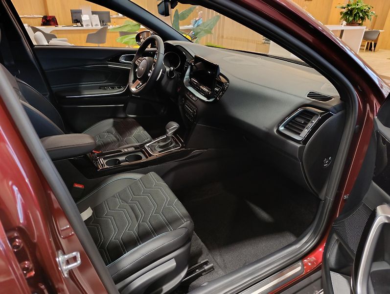 Kia XCeed 1,6 T-GDi 7DCT STEEL ED. 132kw - fotka 10 z 10