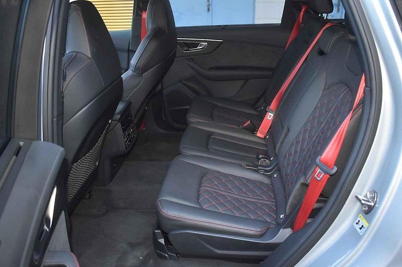 Audi SQ7 je velmi rychlé univerzální auto, ovšem s vyšší cenovkou