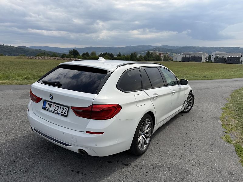 BMW Řada 5 (2017) 530 xDrive SPORT LINE, ČR - fotka 4 z 20