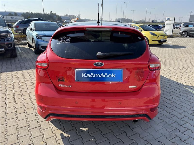 Ford Focus 1,5 Race Red 110 kW - fotka 4 z 32