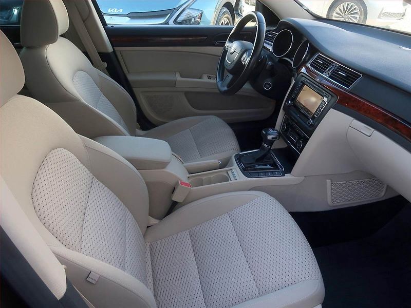 Škoda Superb (2012) Elegance 2.0 TDI, Automat - fotka 9 z 16