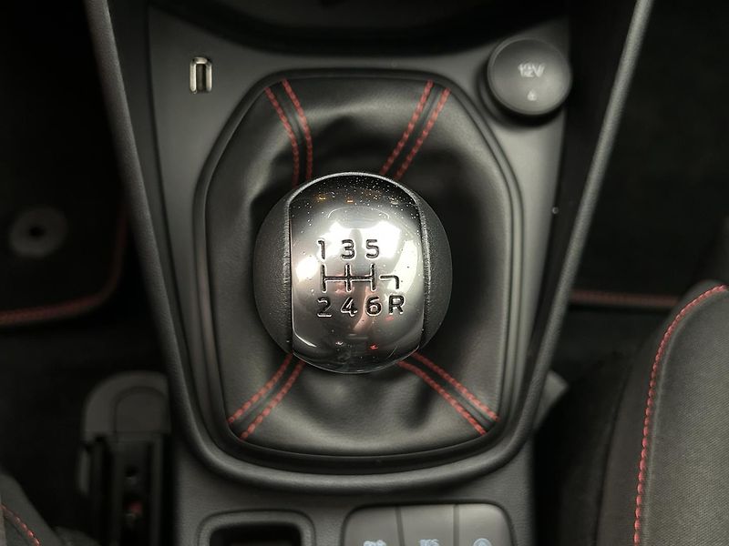 Ford Fiesta 1.0 l Active Ecoboost - fotka 17 z 26