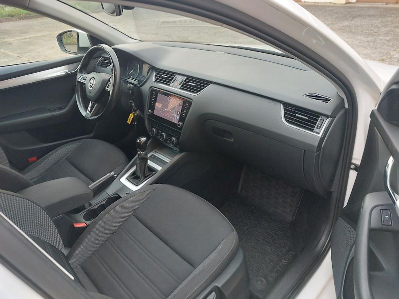 Škoda Octavia 1,6 TDi 85kw Ambition ČR Nav. - fotka 15 z 18