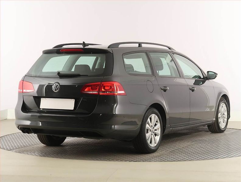 Volkswagen Passat (2013) Comfortline 2.0 TDI, Automat - fotka 5 z 21