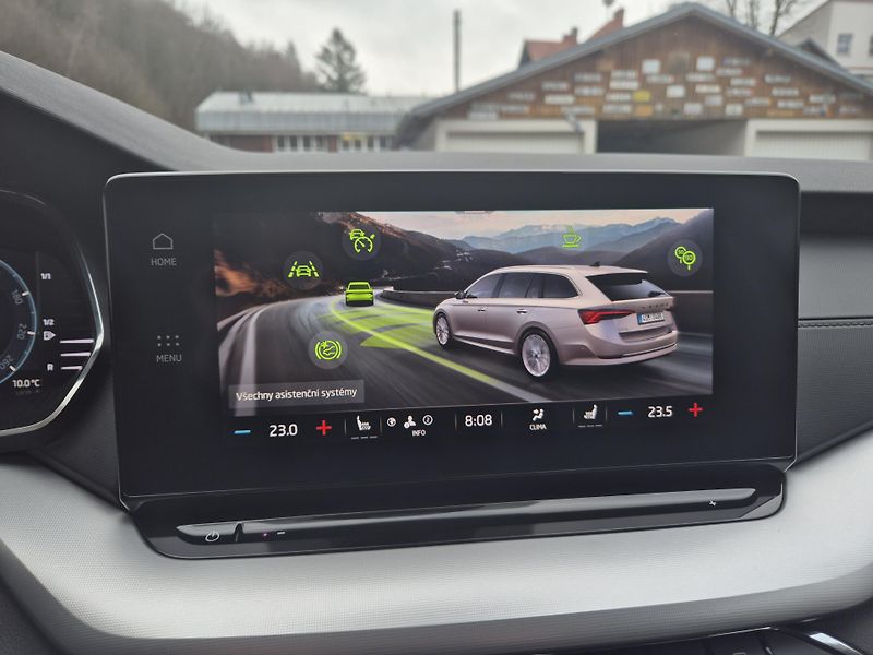 Škoda Octavia ZAMLUVENO ! 2,0TDi 85kw 17ALU - fotka 25 z 46