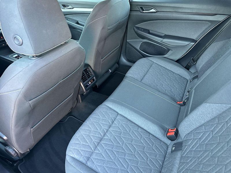 Volkswagen Golf Variant (2024) 1.5 eTSI DSG Life - fotka 9 z 33