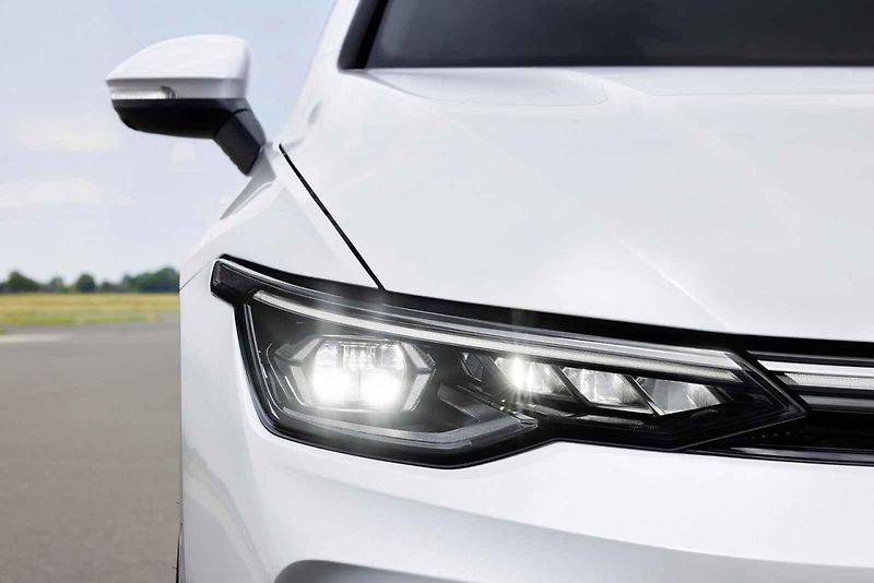 Golf je stále k mání ve verzích kombi, hatchback i GTI