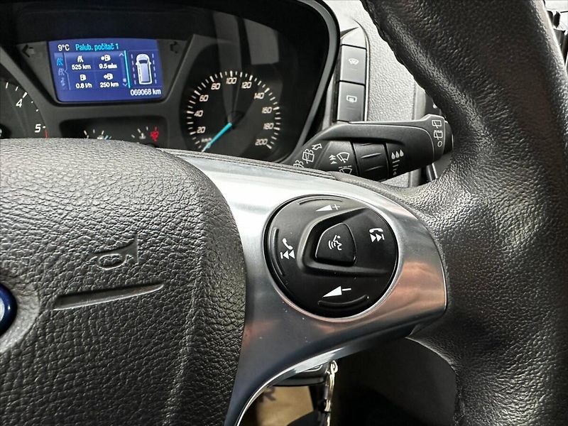 Ford Tourneo Custom 2,0 TDCi 96kW-CZ-DPH-SERVIS!! - fotka 25 z 45