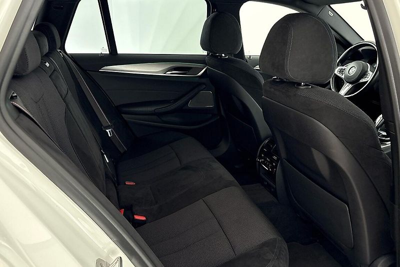 BMW Řada 5 540d xDrive - fotka 12 z 27