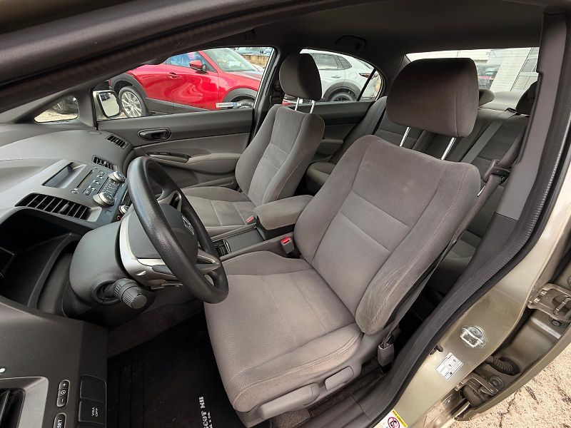 Honda Civic 8. gen 1.8 LS - fotka 18 z 21