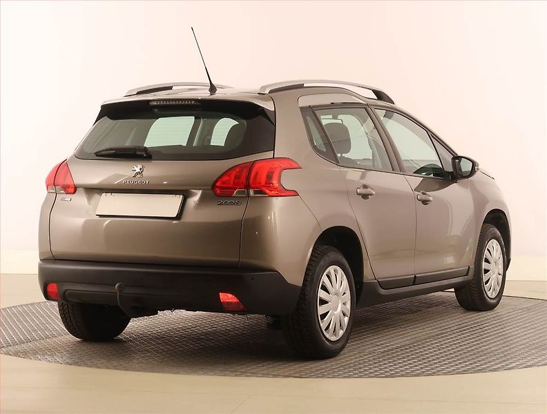 Peugeot 2008 (2016) 1.2 PureTech, Tempomat - fotka 5 z 17