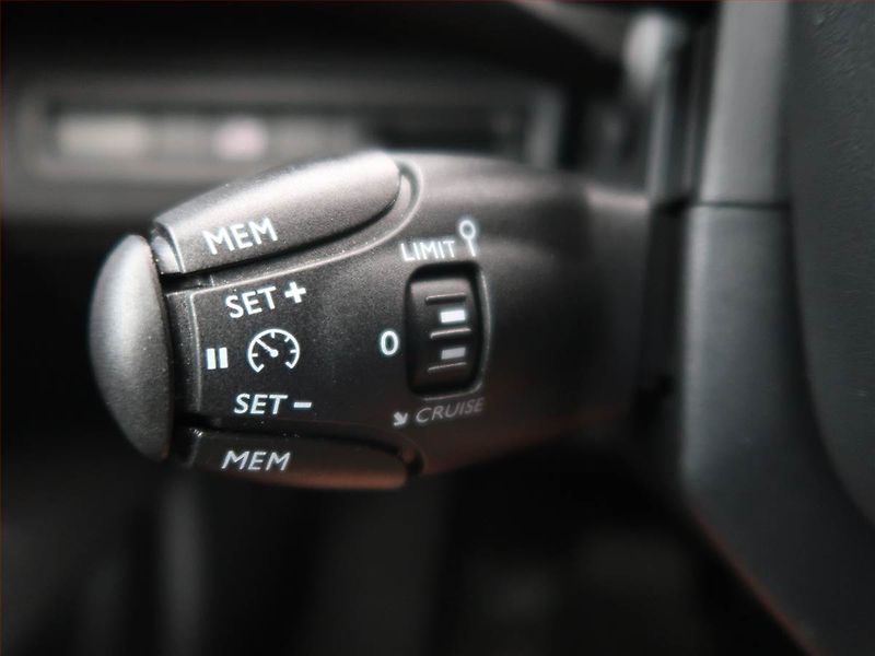 Peugeot 3008 (2019) Allure Pack 1.6 PureTech - fotka 20 z 21