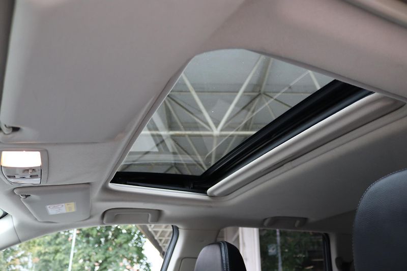 Mitsubishi Outlander 2.2DI-D 4X4 7 MÍST 110kW - fotka 25 z 50