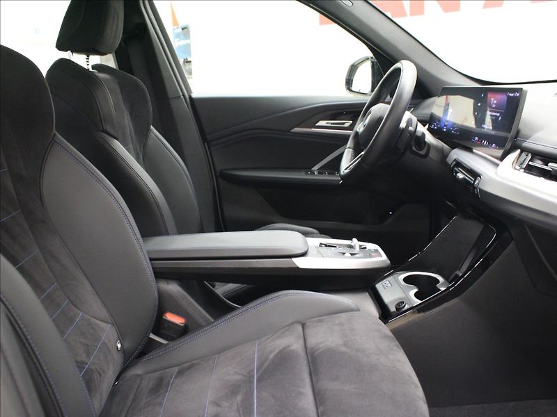 BMW X1 2,0 23d 145 kW xDrive M Sport - fotka 9 z 29