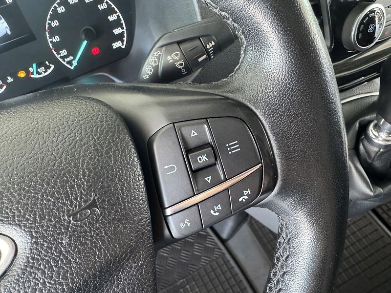 Ford Tourneo Custom 2,0TDCi L2*Kamera*REZERVACE! - fotka 27 z 37