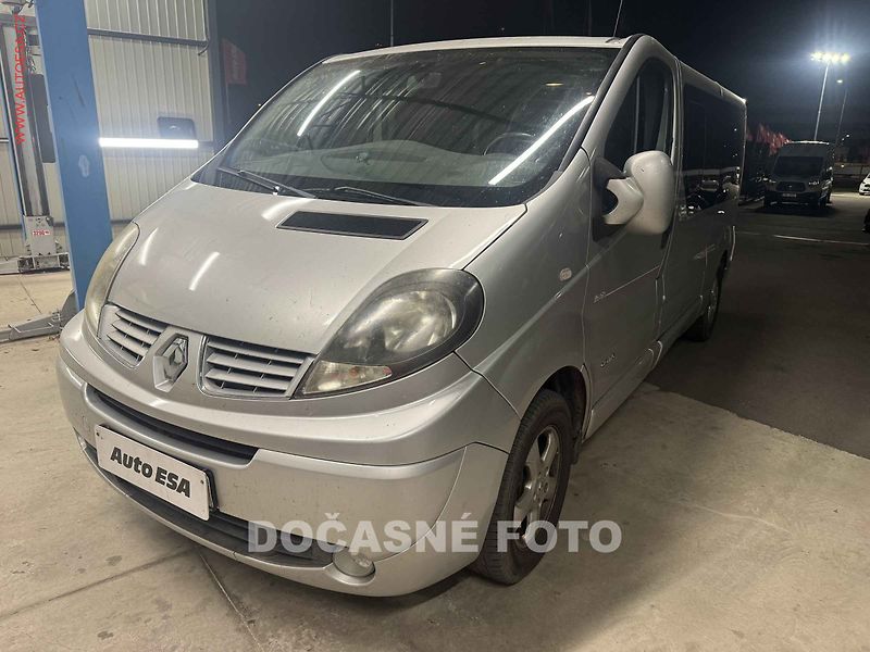 Renault Trafic (2013) 2.0dCi L2 8míst, ČR, Black - fotka 1 z 3