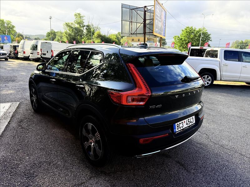 Volvo XC40 2,0 T4 Inscription AWD - fotka 7 z 31