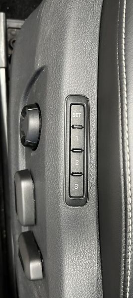 Škoda Superb 2,0 TDI DSG Laurin & Klement - fotka 10 z 22