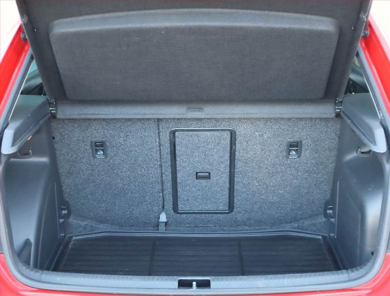 Škoda Rapid (2016) Spaceback 1.2 TSI, Tempomat - fotka 12 z 16