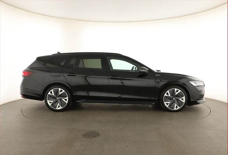 Škoda Superb (2025) 2.0 TDI, SPORTLINE, 4X4 - fotka 6 z 21