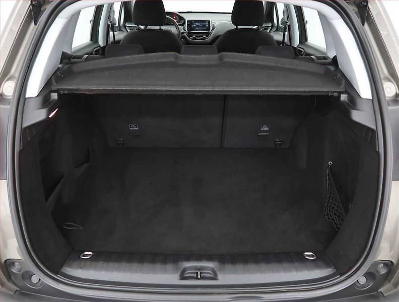 Peugeot 2008 (2016) 1.2 PureTech, Tempomat - fotka 13 z 17