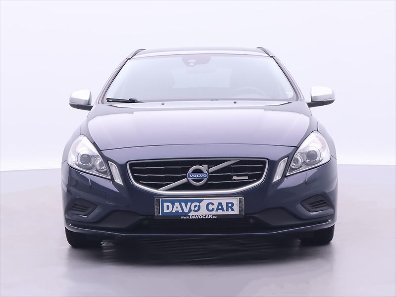 Volvo V60 2,4 D4 V5 120kW AWD R-design - fotka 2 z 27