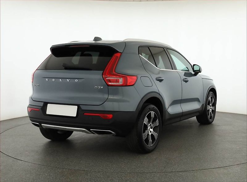 Volvo XC40 (2019) Inscription D3, Automat, Kůže - fotka 5 z 21