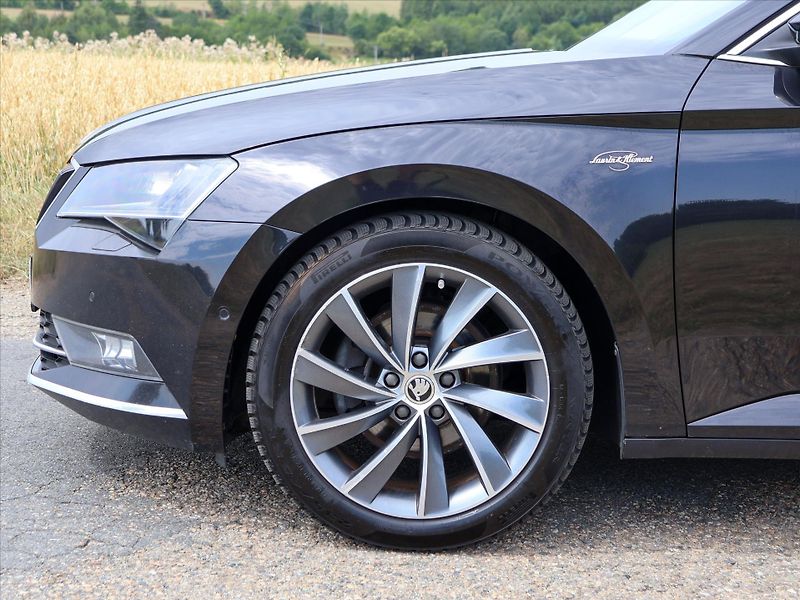 Škoda Superb 2,0 TDI 140kW 4x4 DSG L&K CZ - fotka 31 z 38